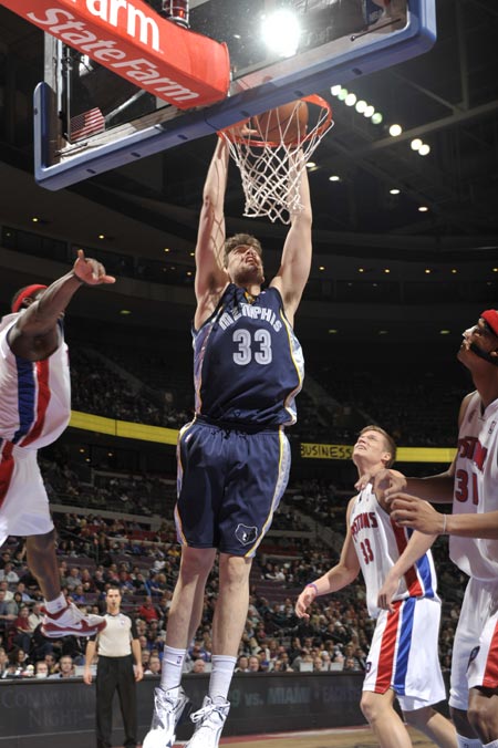 后防线的稳 后防线的稳