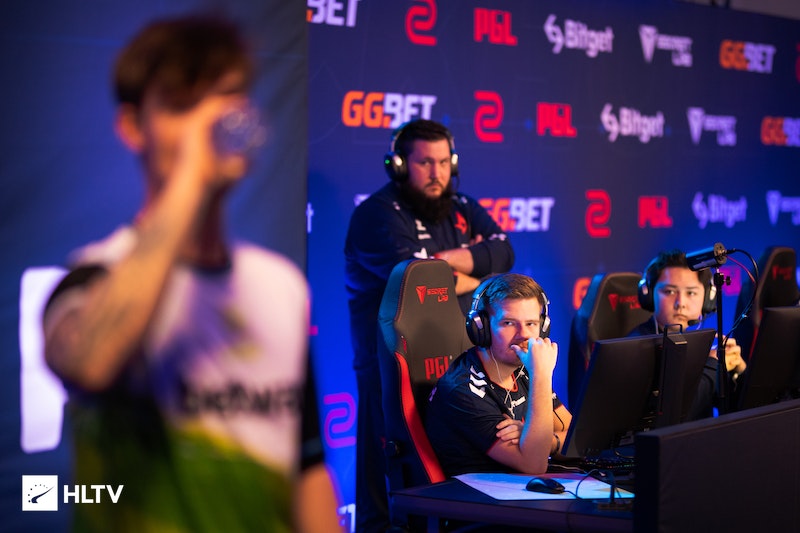 场上掀起更 场上掀起更