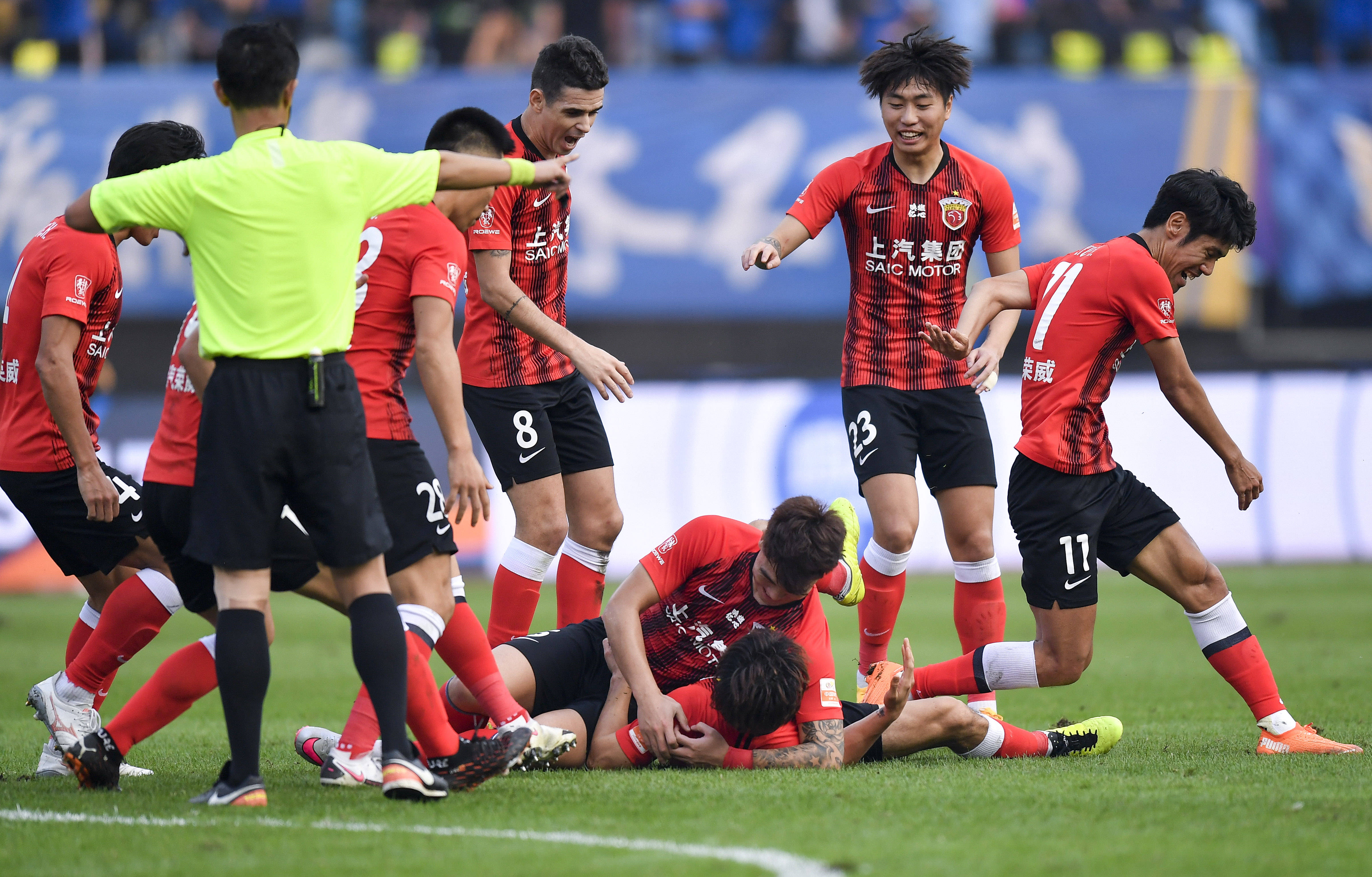 词曲中饱含 词曲中饱含